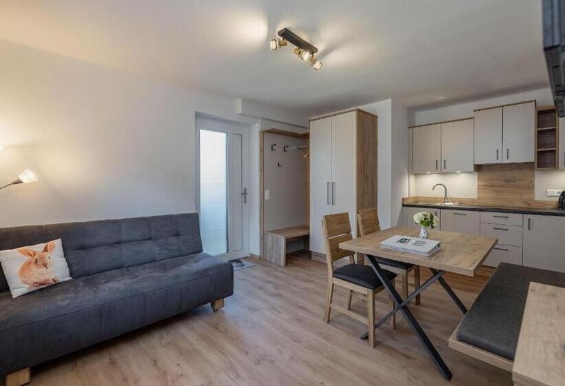 ホテル Bauernhof Katin