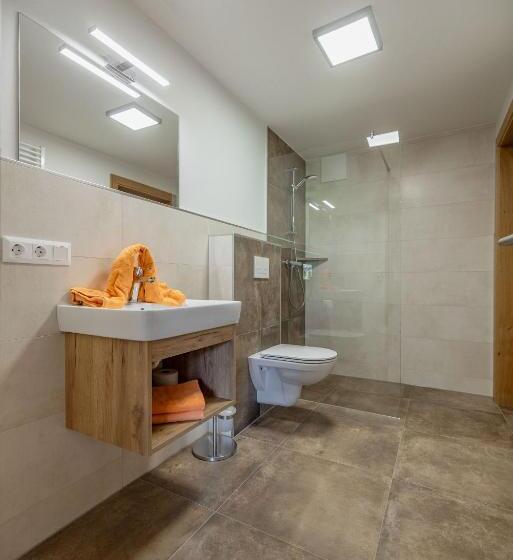 ホテル Bauernhof Katin