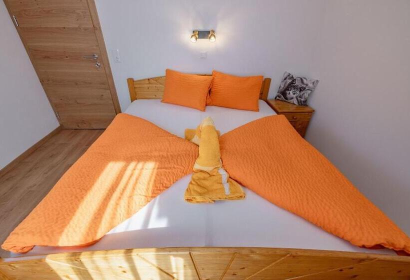 ホテル Bauernhof Katin