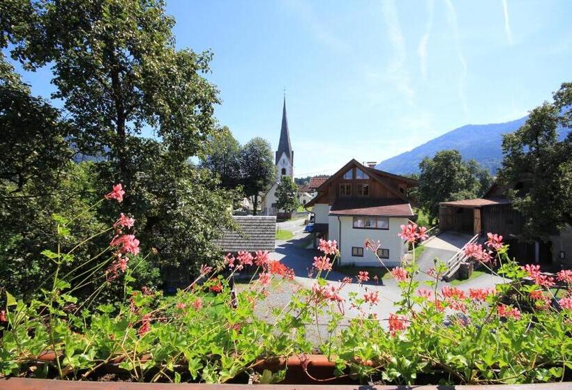 ホテル Bauernhof Katin