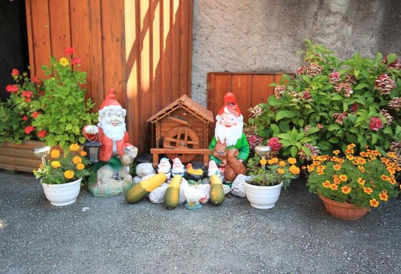 ホテル Bauernhof Katin