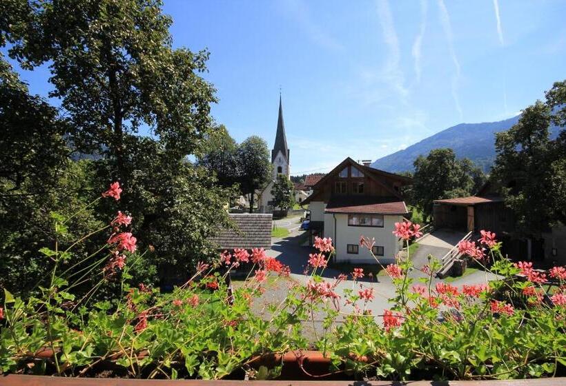 ホテル Bauernhof Katin