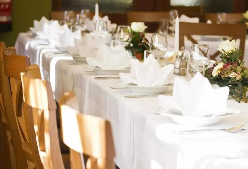 Hotelli Gasthof Zur Post