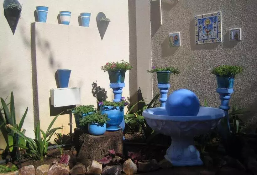 Majatalo Ponciana Superior Guesthouse