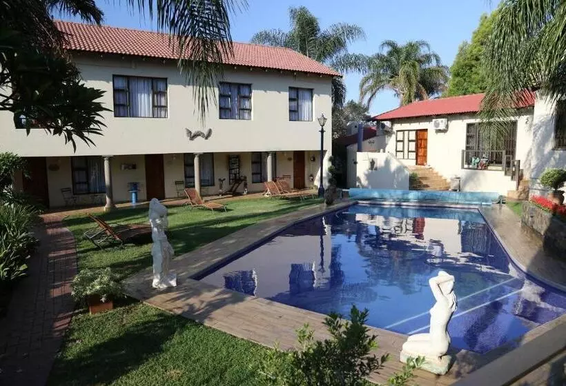 Majatalo Ponciana Superior Guesthouse