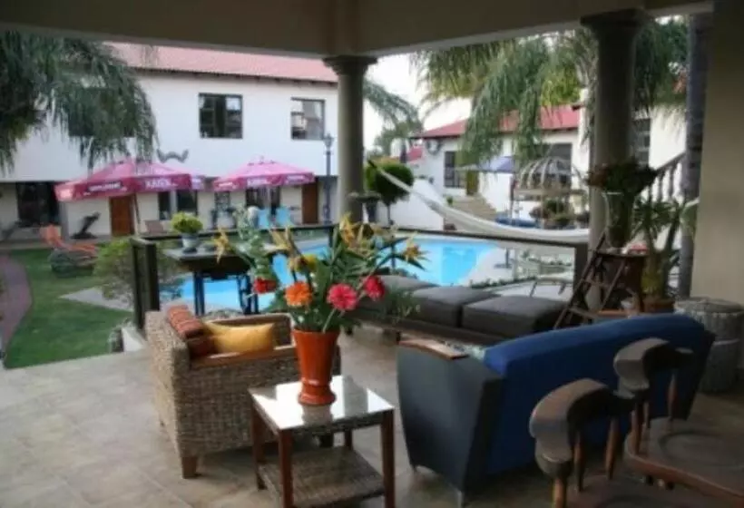 Majatalo Ponciana Superior Guesthouse