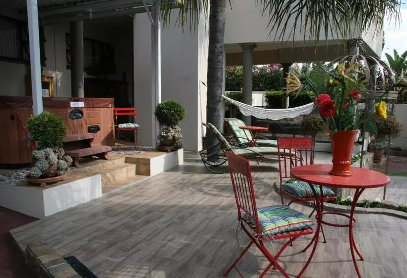 Majatalo Ponciana Superior Guesthouse