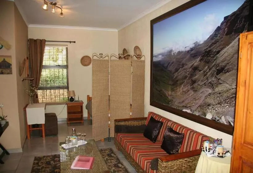 Majatalo Ponciana Superior Guesthouse