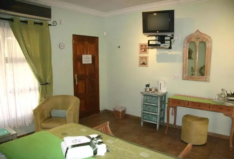 Majatalo Ponciana Superior Guesthouse