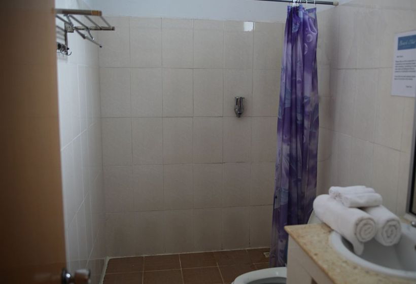 בית מלון כפרי Beach Club Resort