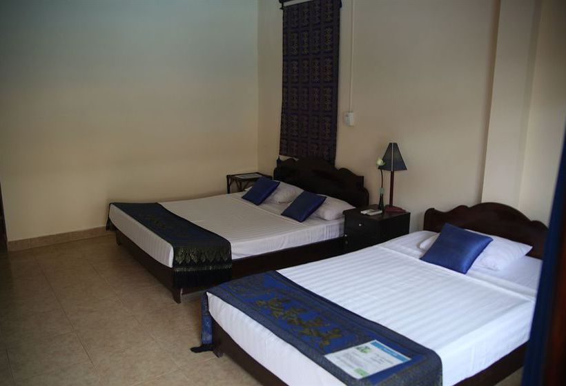 בית מלון כפרי Beach Club Resort