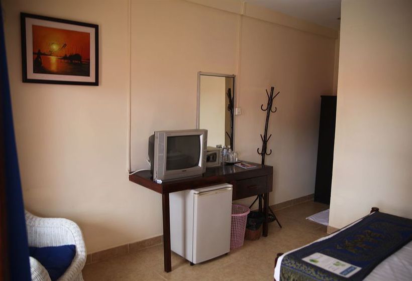 בית מלון כפרי Beach Club Resort