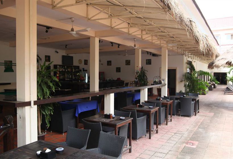 בית מלון כפרי Beach Club Resort