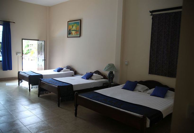 בית מלון כפרי Beach Club Resort