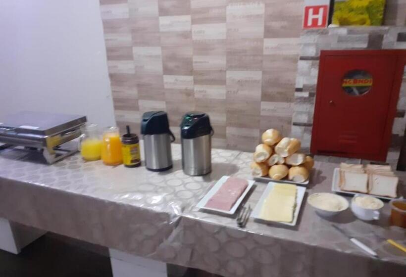 ホテル Carol Palace