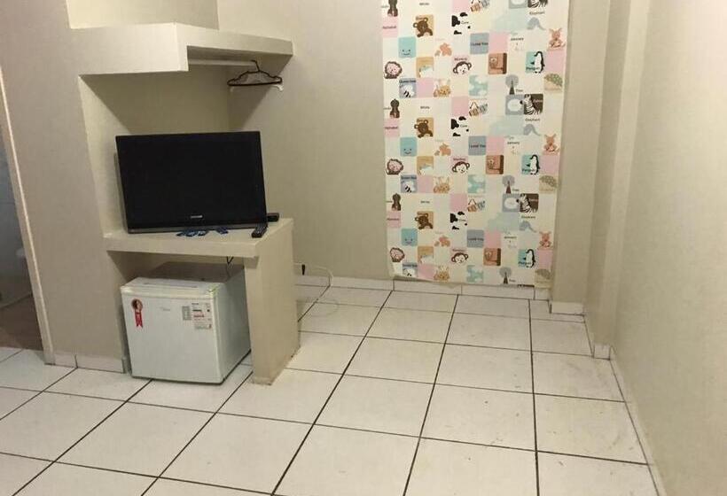 ホテル Carol Palace