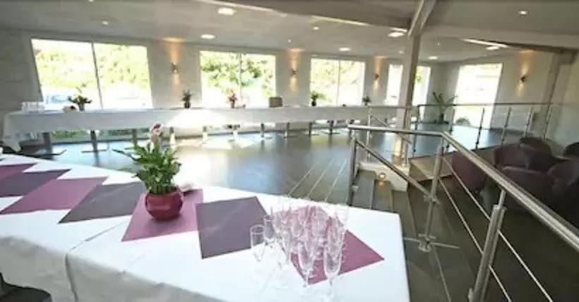 Отель Charme Hôtel Et Spa, Montbéliard Sud