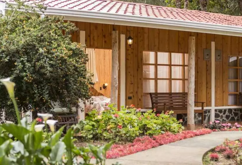 هتل De Montana Suria