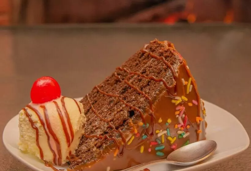 هتل De Montana Suria