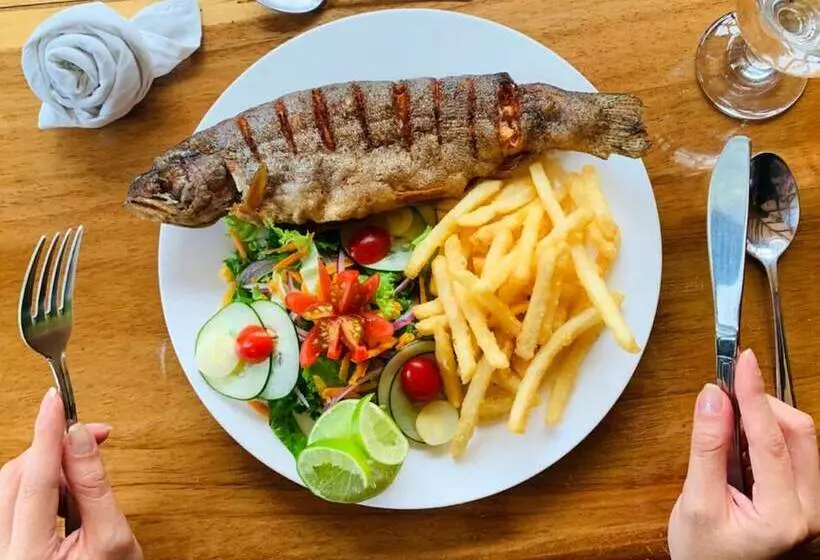 هتل De Montana Suria