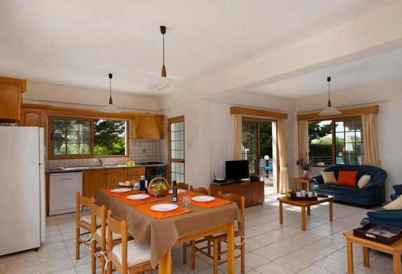 בית מלון כפרי Panareti Coral Bay Resort