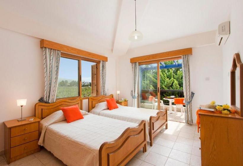 בית מלון כפרי Panareti Coral Bay Resort