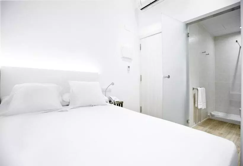 Отель Som Nit Born