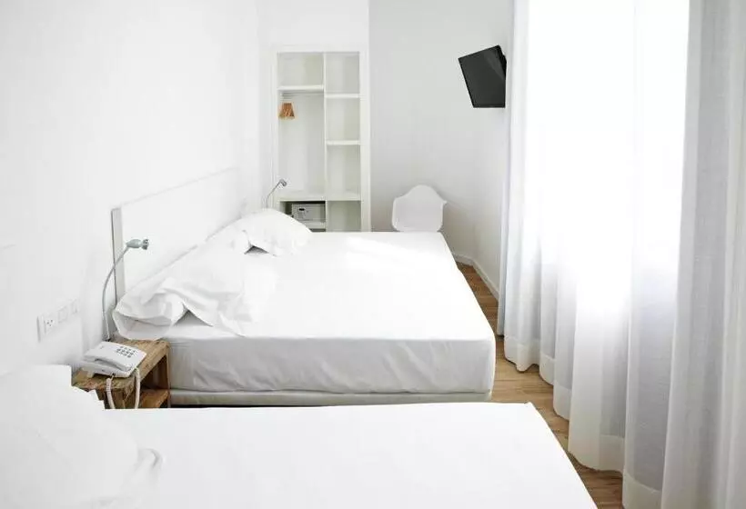 Отель Som Nit Born