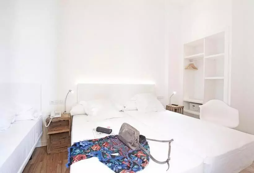 Отель Som Nit Born