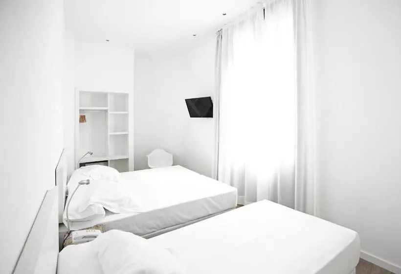 Отель Som Nit Born