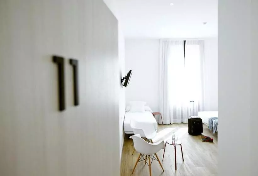 Отель Som Nit Born