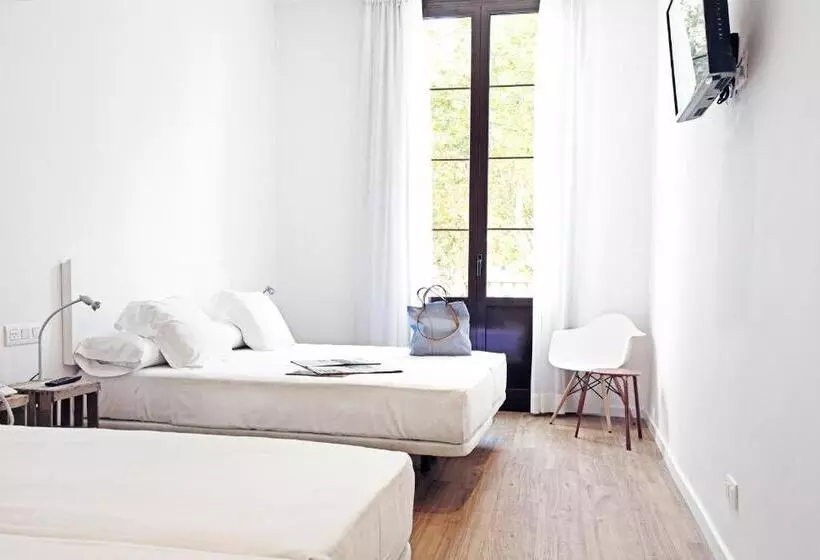 Отель Som Nit Born