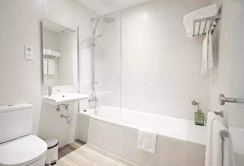 Отель Som Nit Born