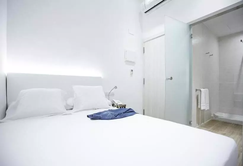 Отель Som Nit Born