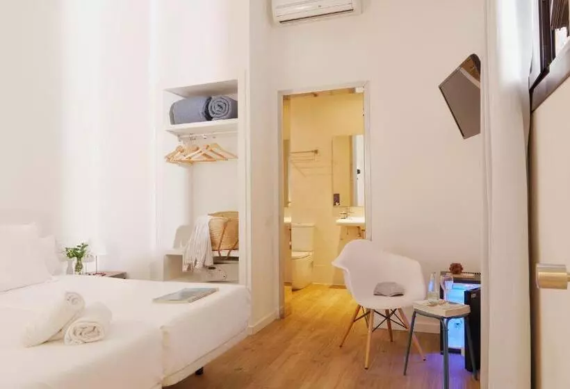 Отель Som Nit Born