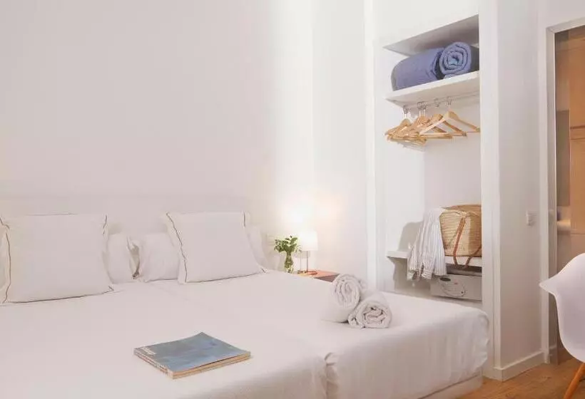 Отель Som Nit Born