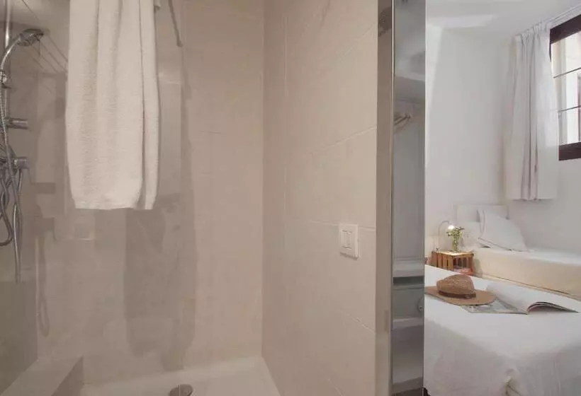 Отель Som Nit Born