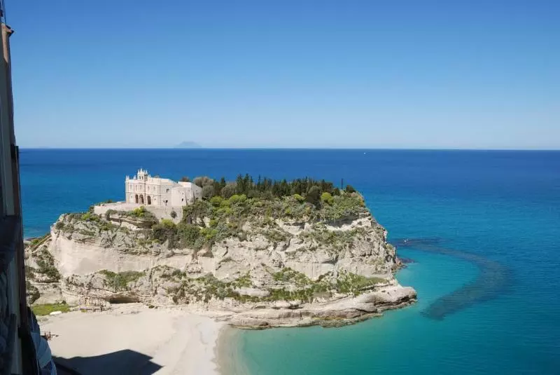 تختخواب و صبحانه Blu Tropea Maison