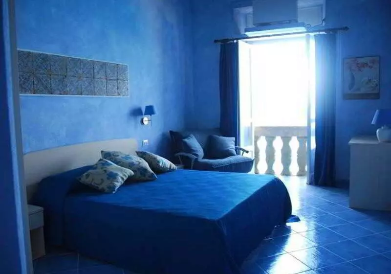 تختخواب و صبحانه Blu Tropea Maison