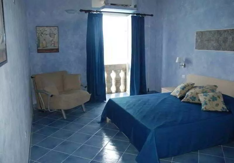 تختخواب و صبحانه Blu Tropea Maison