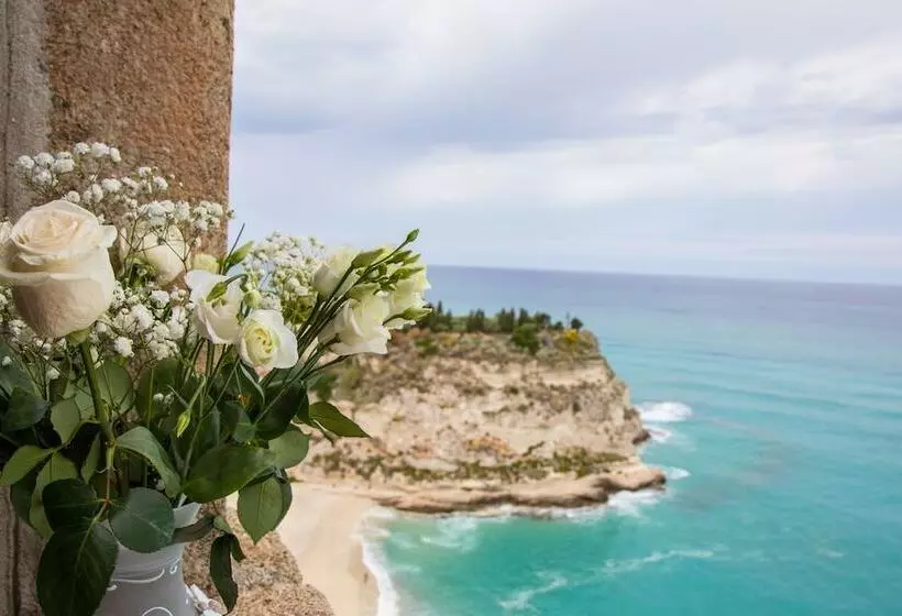 تختخواب و صبحانه Blu Tropea Maison