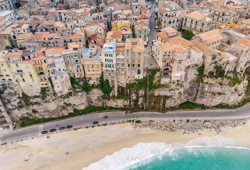 تختخواب و صبحانه Blu Tropea Maison