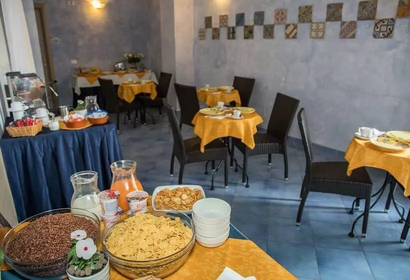 تختخواب و صبحانه Blu Tropea Maison