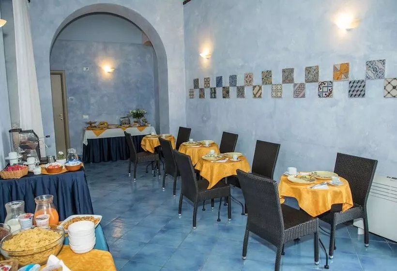 تختخواب و صبحانه Blu Tropea Maison