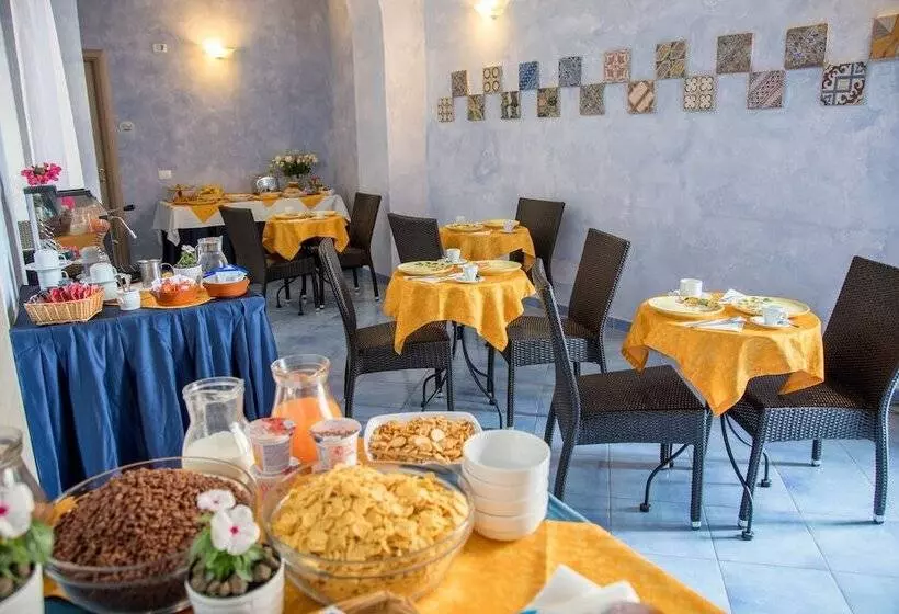 تختخواب و صبحانه Blu Tropea Maison