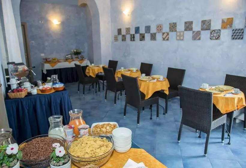 تختخواب و صبحانه Blu Tropea Maison