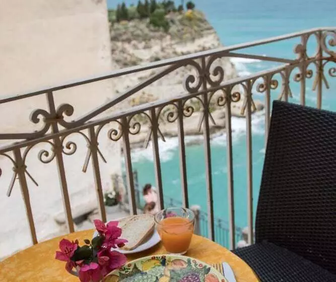 تختخواب و صبحانه Blu Tropea Maison