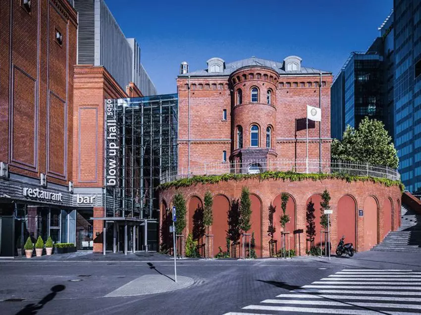 Hotelli Blow Up Hall 5050