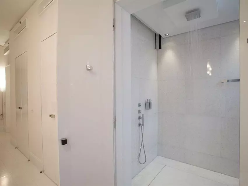 Hotelli Blow Up Hall 5050