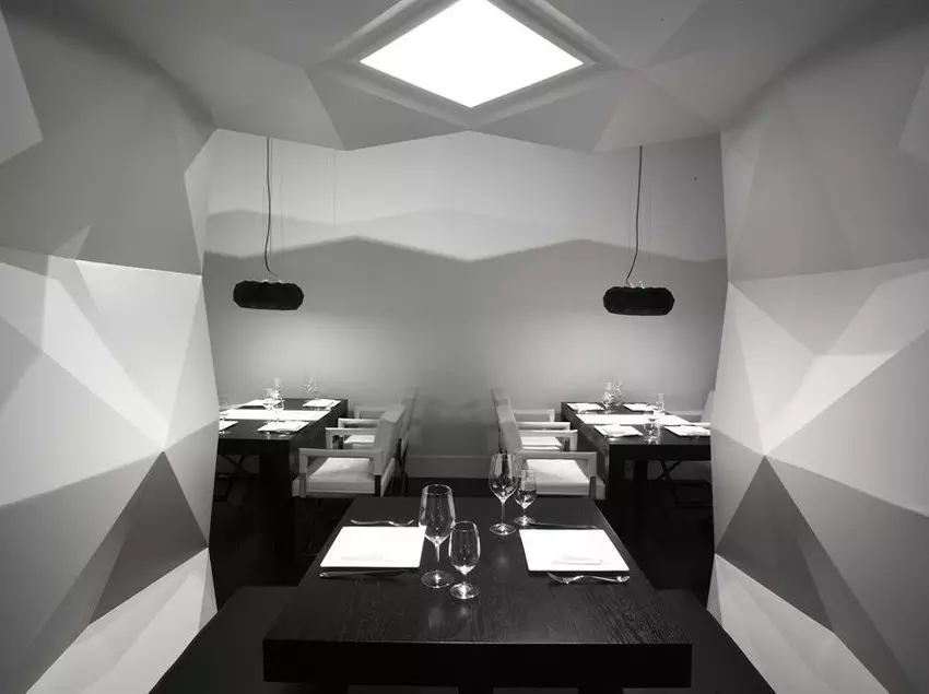 Hotelli Blow Up Hall 5050